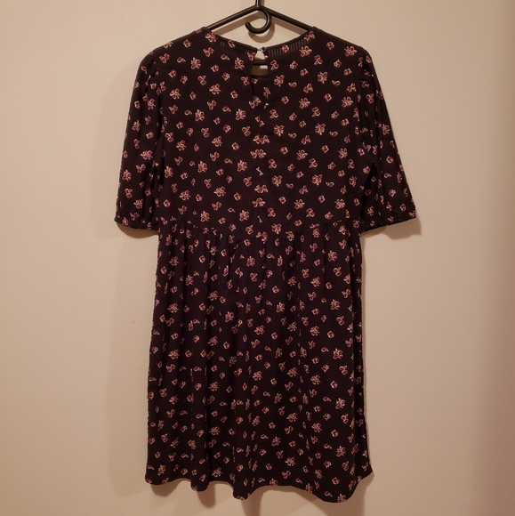 B. Young Black & Red Floral Pattern Dress Size US 8. - Picture 2 of 3